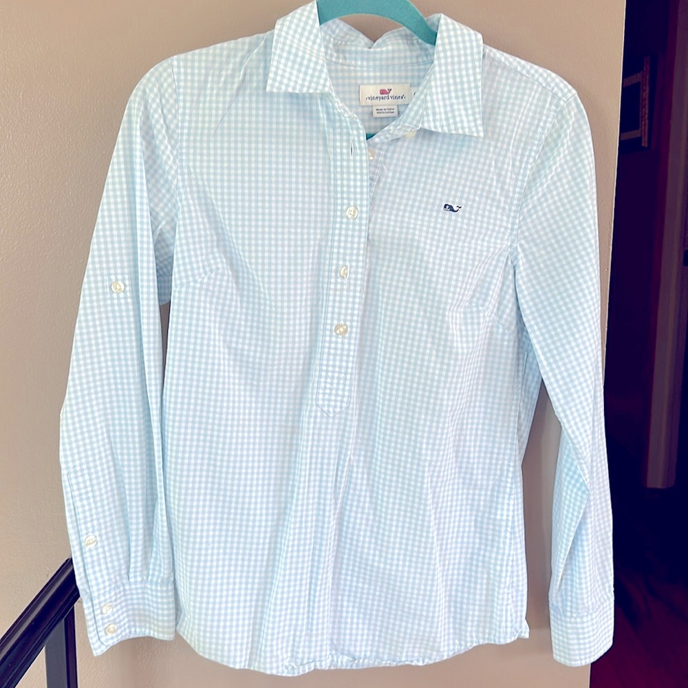 Vineyard vine long sleeve blue and white check partial button down ladies shirt